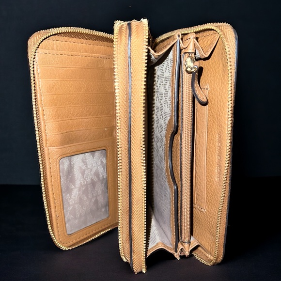 Michael Kors Two Compartment  Leather Wallet - Picture 6 of 7